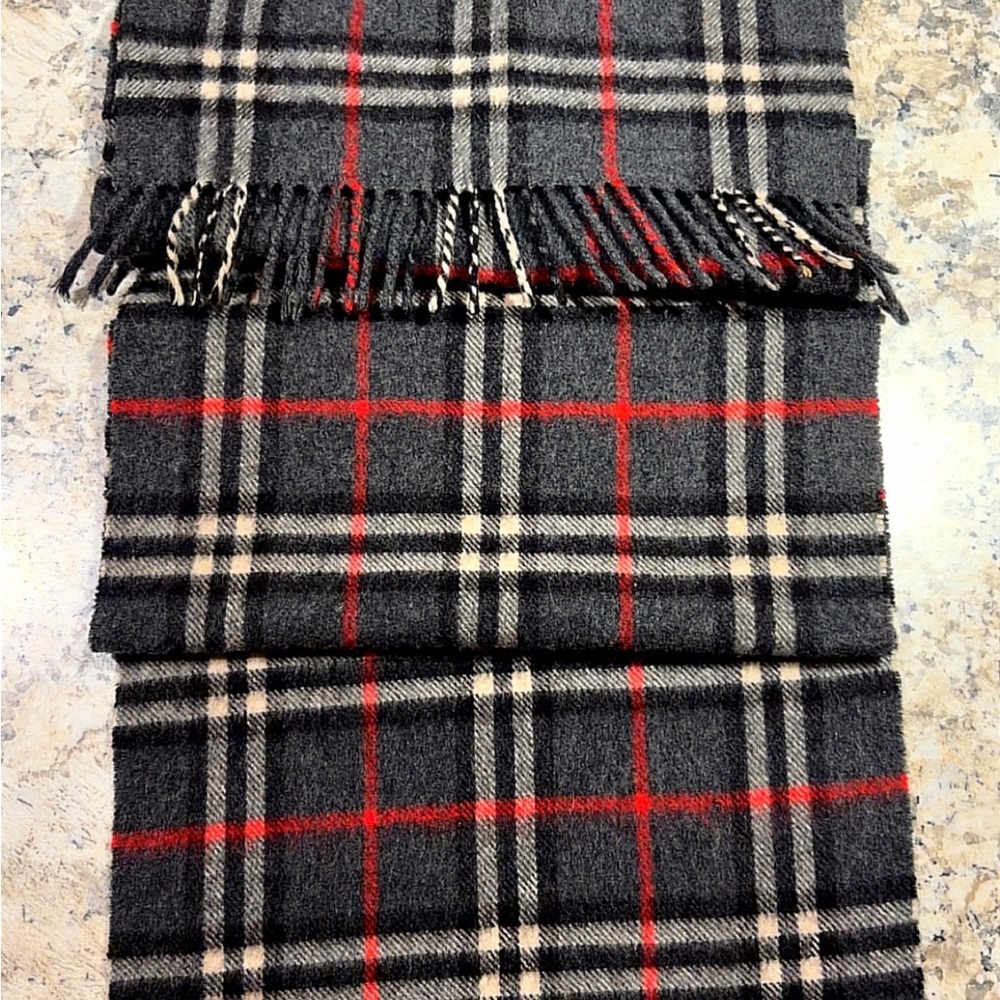 Burberry Vintage Cashmere Scarf in Gray and Red Check - Picture 4 of 6
